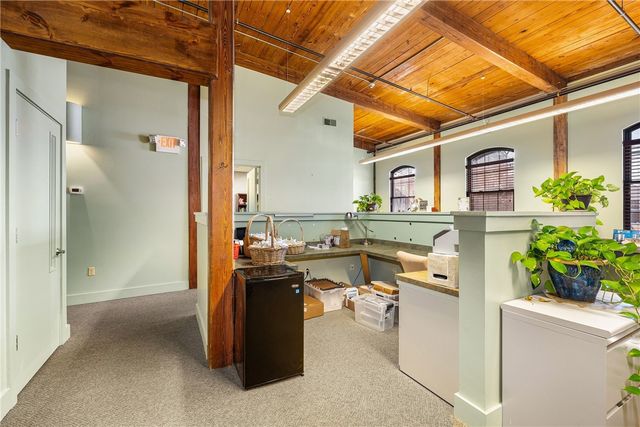 61 Cedar Avenue 6, East Greenwich, RI 02818