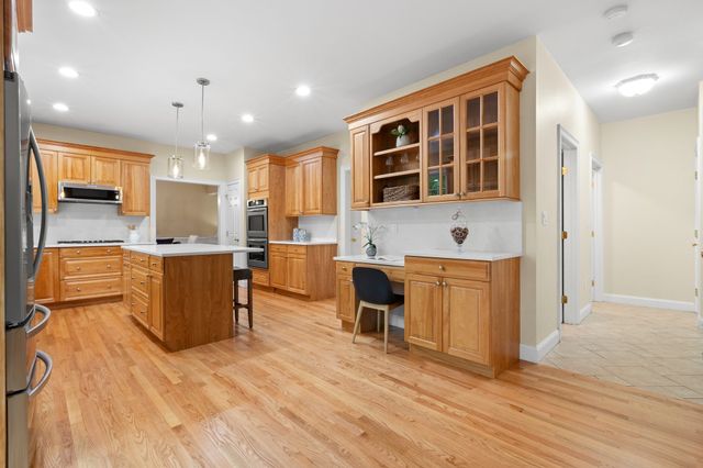 22 R Sawyer Ln, Middleton, MA 01949