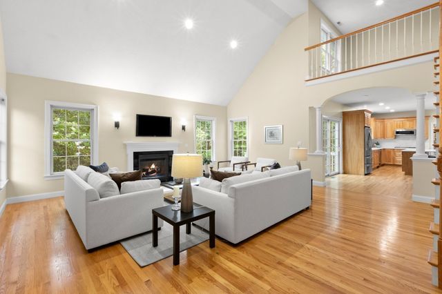 22 R Sawyer Ln, Middleton, MA 01949