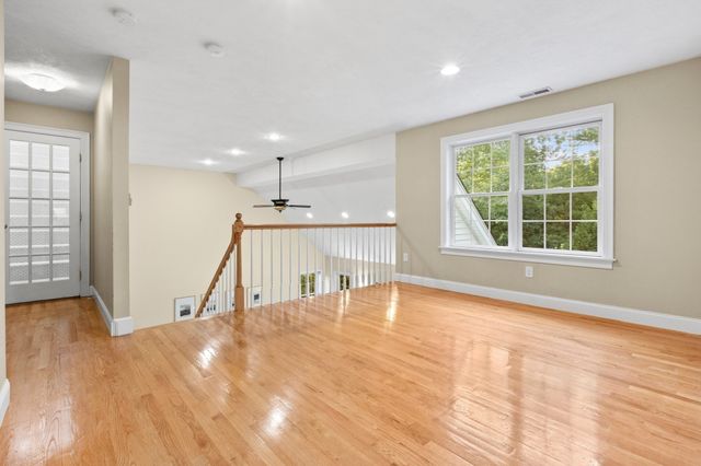 22 R Sawyer Ln, Middleton, MA 01949