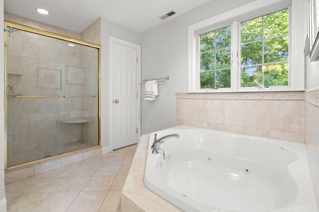 22 R Sawyer Ln, Middleton, MA 01949