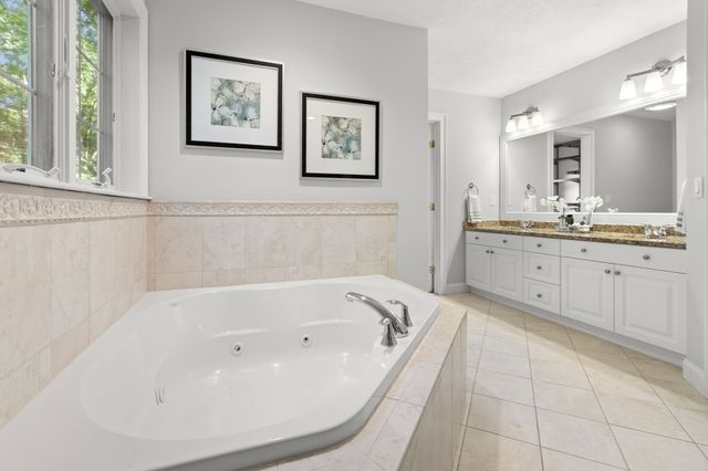 22 R Sawyer Ln, Middleton, MA 01949