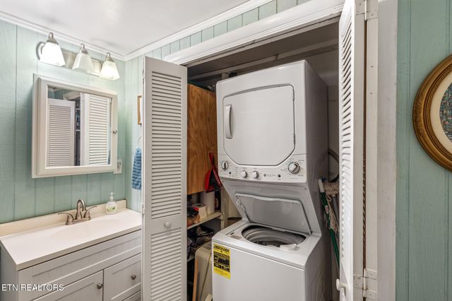 2546 Fairview Rd, Madisonville, TN 37354