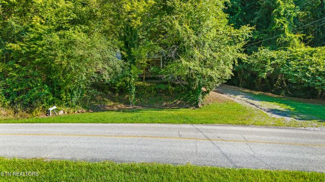 2546 Fairview Rd, Madisonville, TN 37354
