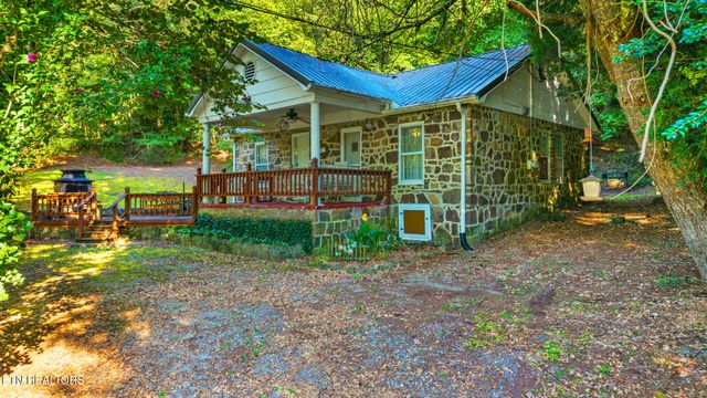 2546 Fairview Rd, Madisonville, TN 37354