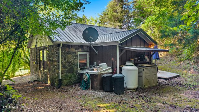 2546 Fairview Rd, Madisonville, TN 37354