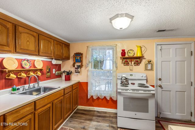 2546 Fairview Rd, Madisonville, TN 37354