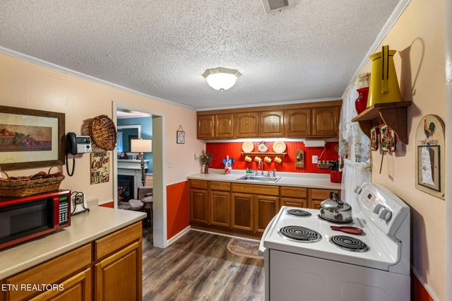 2546 Fairview Rd, Madisonville, TN 37354