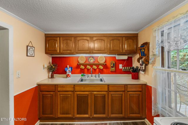 2546 Fairview Rd, Madisonville, TN 37354