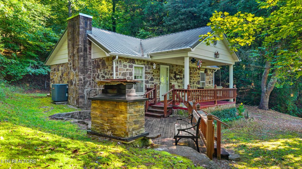 2546 Fairview Rd, Madisonville, TN 37354