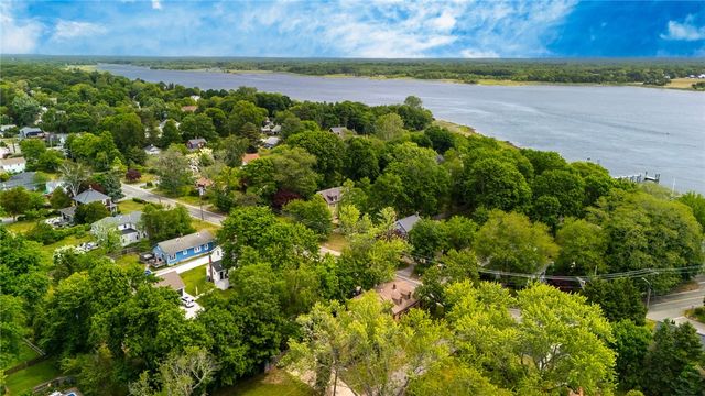 40 South Lane, Barrington, RI 02806