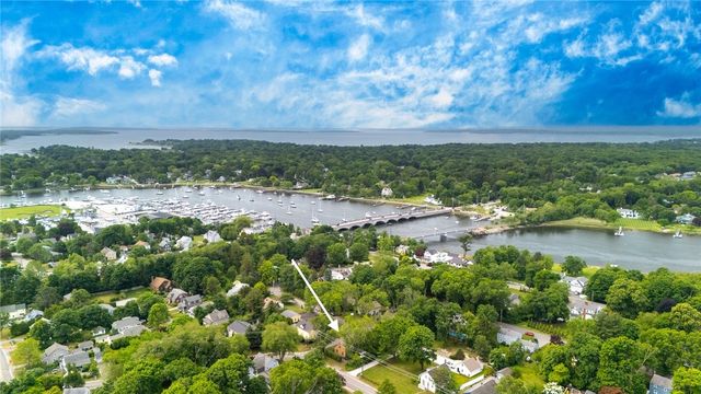 40 South Lane, Barrington, RI 02806