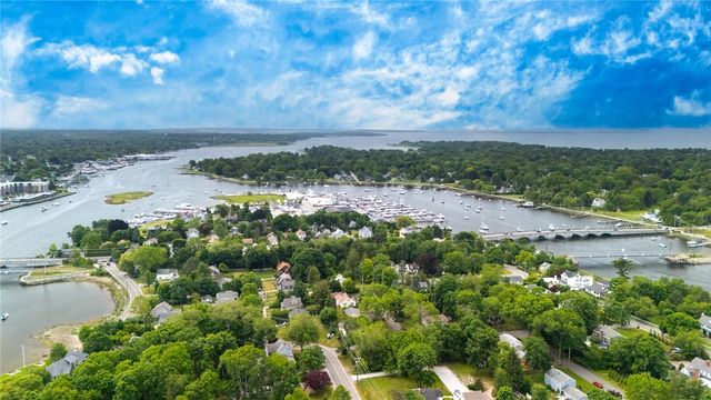 40 South Lane, Barrington, RI 02806