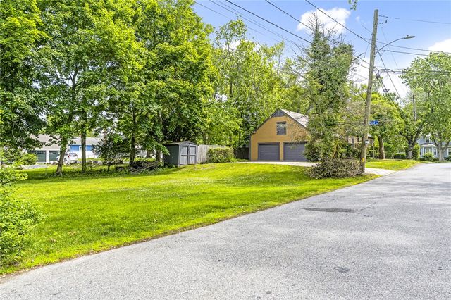 40 South Lane, Barrington, RI 02806