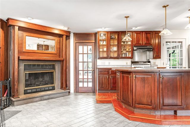 40 South Lane, Barrington, RI 02806