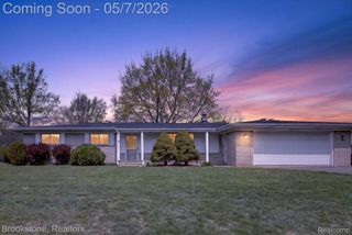 2732 Lacota Road, Waterford Charter Township, MI 48328