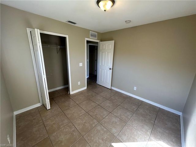 813 SW 10th PL, Cape Coral, FL 33991