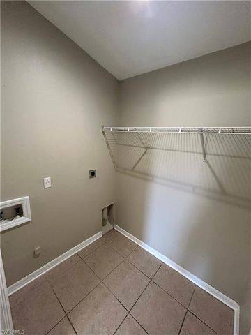 813 SW 10th PL, Cape Coral, FL 33991