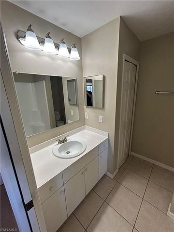 813 SW 10th PL, Cape Coral, FL 33991