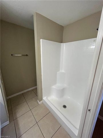 813 SW 10th PL, Cape Coral, FL 33991