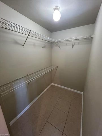 813 SW 10th PL, Cape Coral, FL 33991