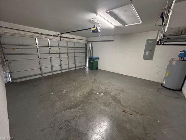 813 SW 10th PL, Cape Coral, FL 33991