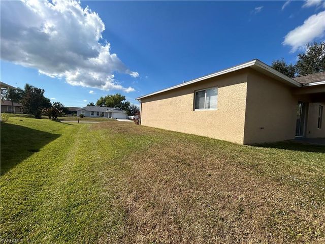 813 SW 10th PL, Cape Coral, FL 33991