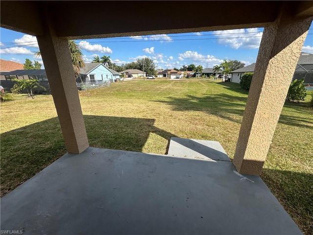 813 SW 10th PL, Cape Coral, FL 33991