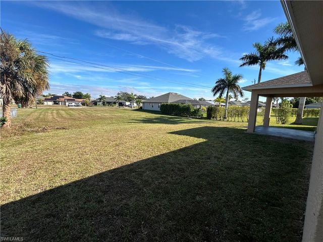 813 SW 10th PL, Cape Coral, FL 33991