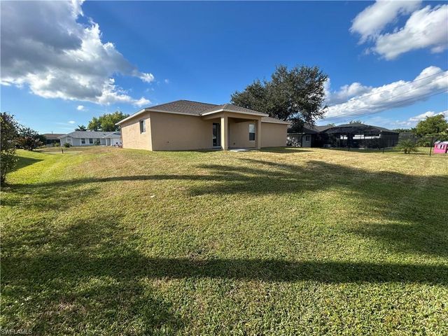 813 SW 10th PL, Cape Coral, FL 33991