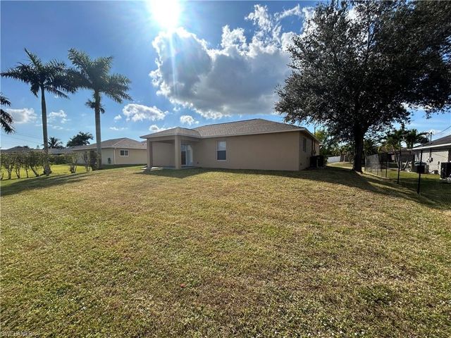813 SW 10th PL, Cape Coral, FL 33991