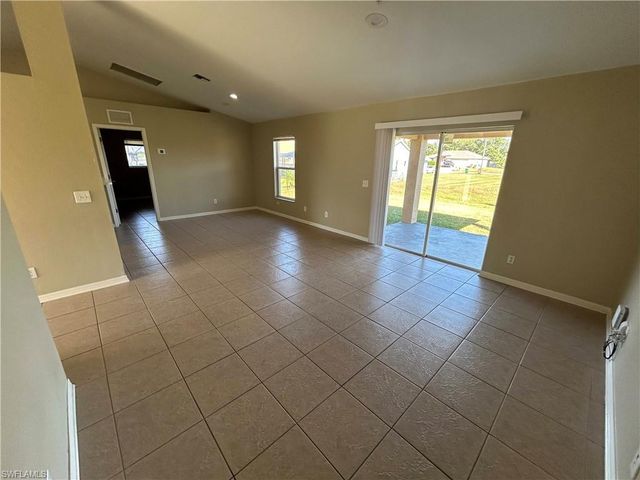 813 SW 10th PL, Cape Coral, FL 33991