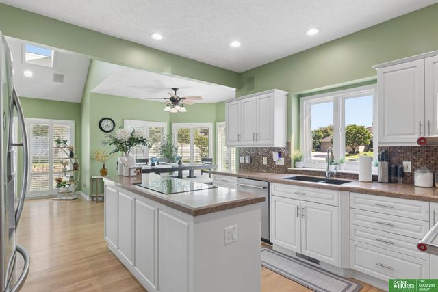 2611 N 159 Street, Omaha, NE 68116