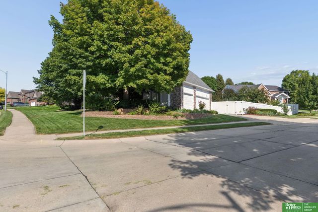 2611 N 159 Street, Omaha, NE 68116