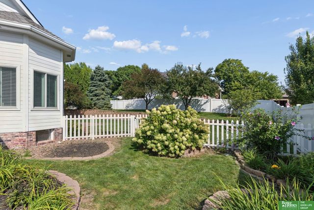 2611 N 159 Street, Omaha, NE 68116