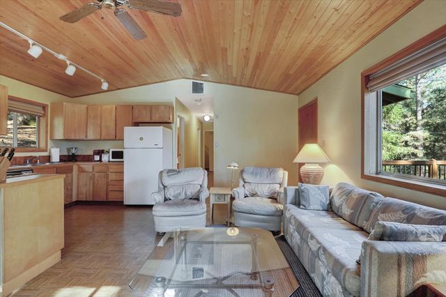 17028 Banner Quaker Hill Rd, Nevada City, CA 95959