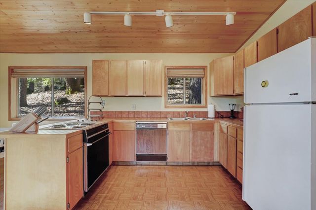 17028 Banner Quaker Hill Rd, Nevada City, CA 95959