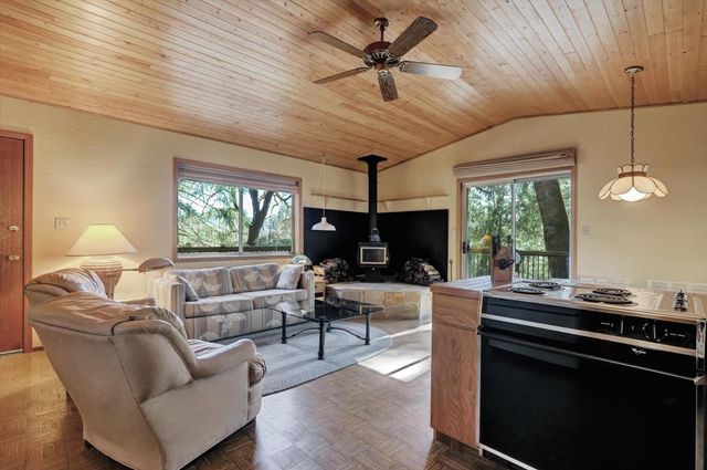 17028 Banner Quaker Hill Rd, Nevada City, CA 95959