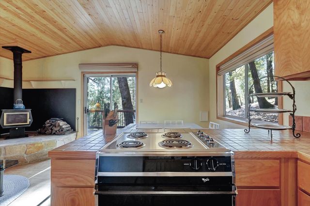 17028 Banner Quaker Hill Rd, Nevada City, CA 95959