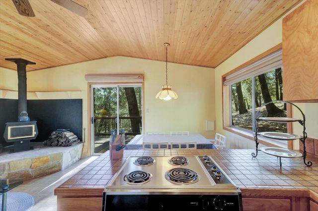 17028 Banner Quaker Hill Rd, Nevada City, CA 95959