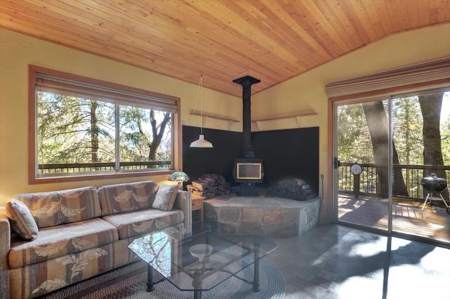 17028 Banner Quaker Hill Rd, Nevada City, CA 95959