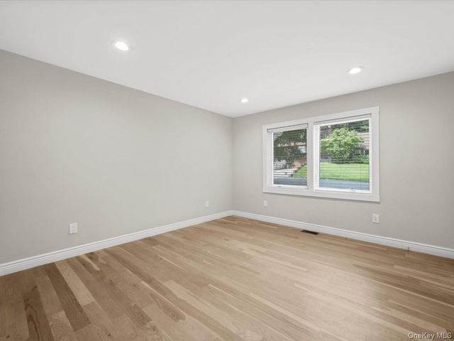10 W Terrace Road, Great Neck, NY 11021