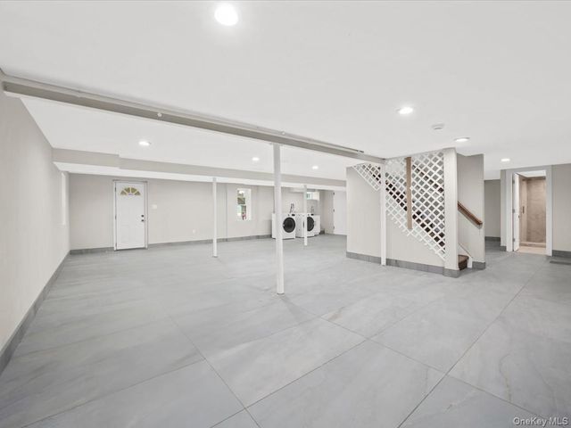 10 W Terrace Road, Great Neck, NY 11021