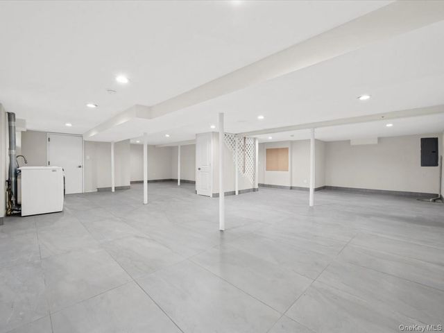 10 W Terrace Road, Great Neck, NY 11021