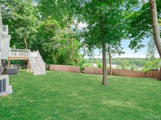 10 W Terrace Road, Great Neck, NY 11021