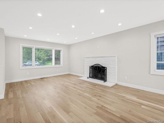10 W Terrace Road, Great Neck, NY 11021