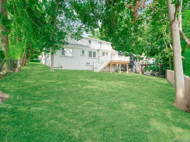 10 W Terrace Road, Great Neck, NY 11021