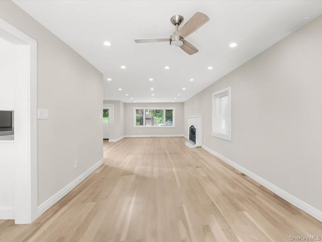 10 W Terrace Road, Great Neck, NY 11021