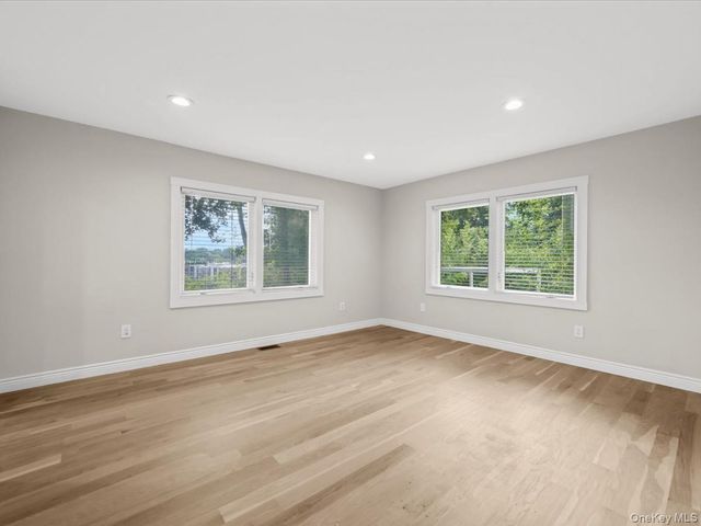 10 W Terrace Road, Great Neck, NY 11021