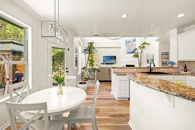 220 Grafton LN, Austin, TX 78737